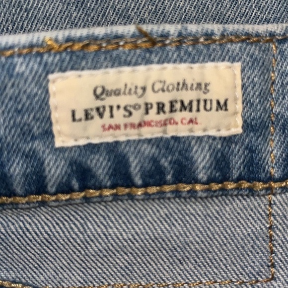 Levi's® Premium
502™ TAPER FIT MEN'S JEANS
Size 33X34 NWT - Picture 9 of 10